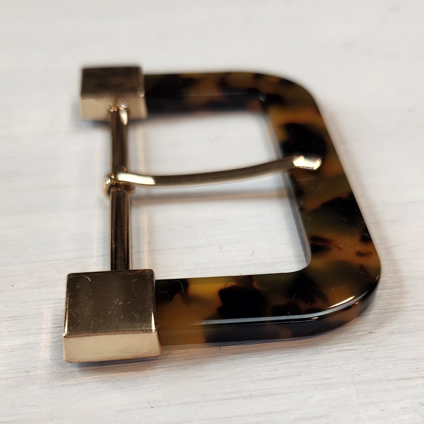 Tortoise shell buckle