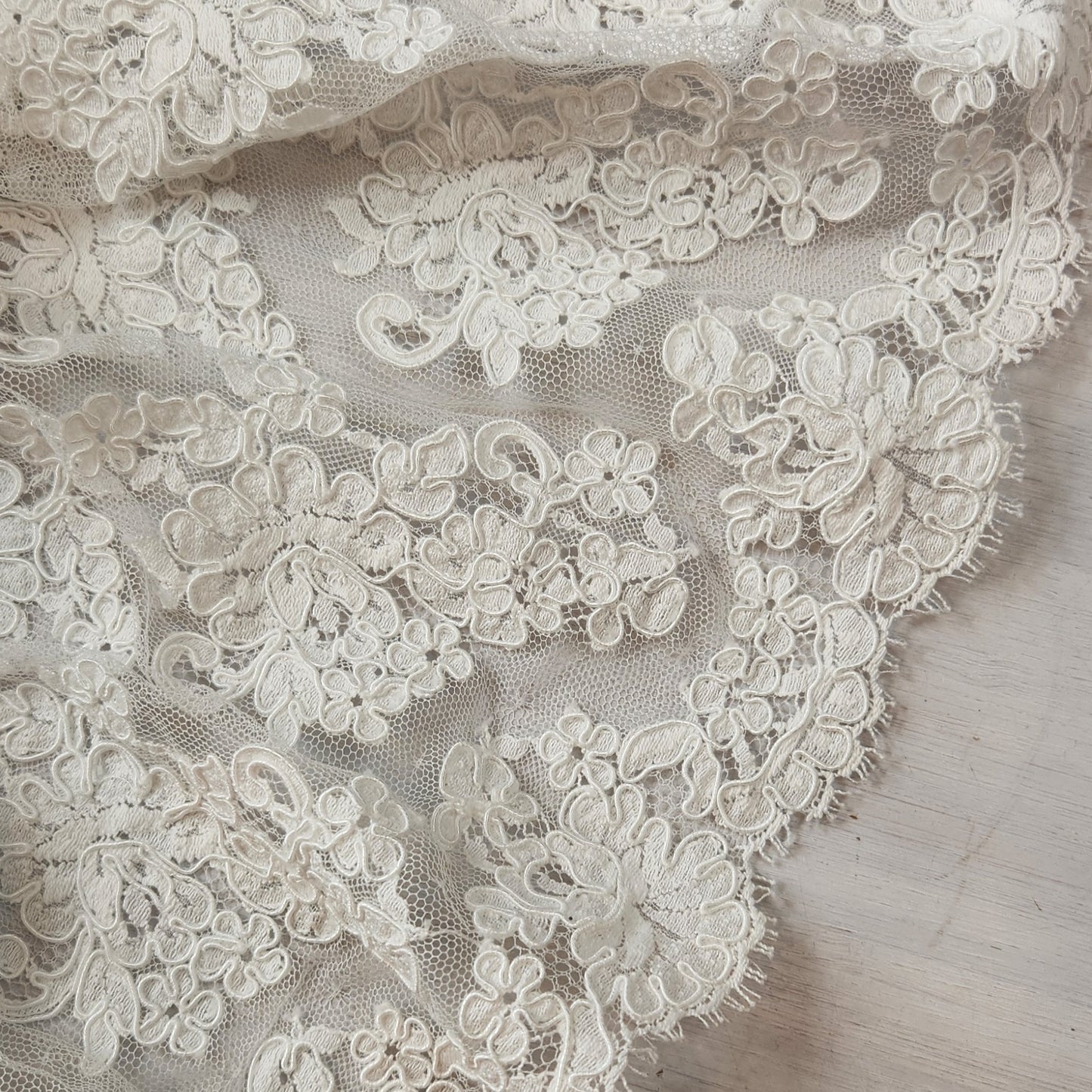 2.8m Iris white Vintage French lace