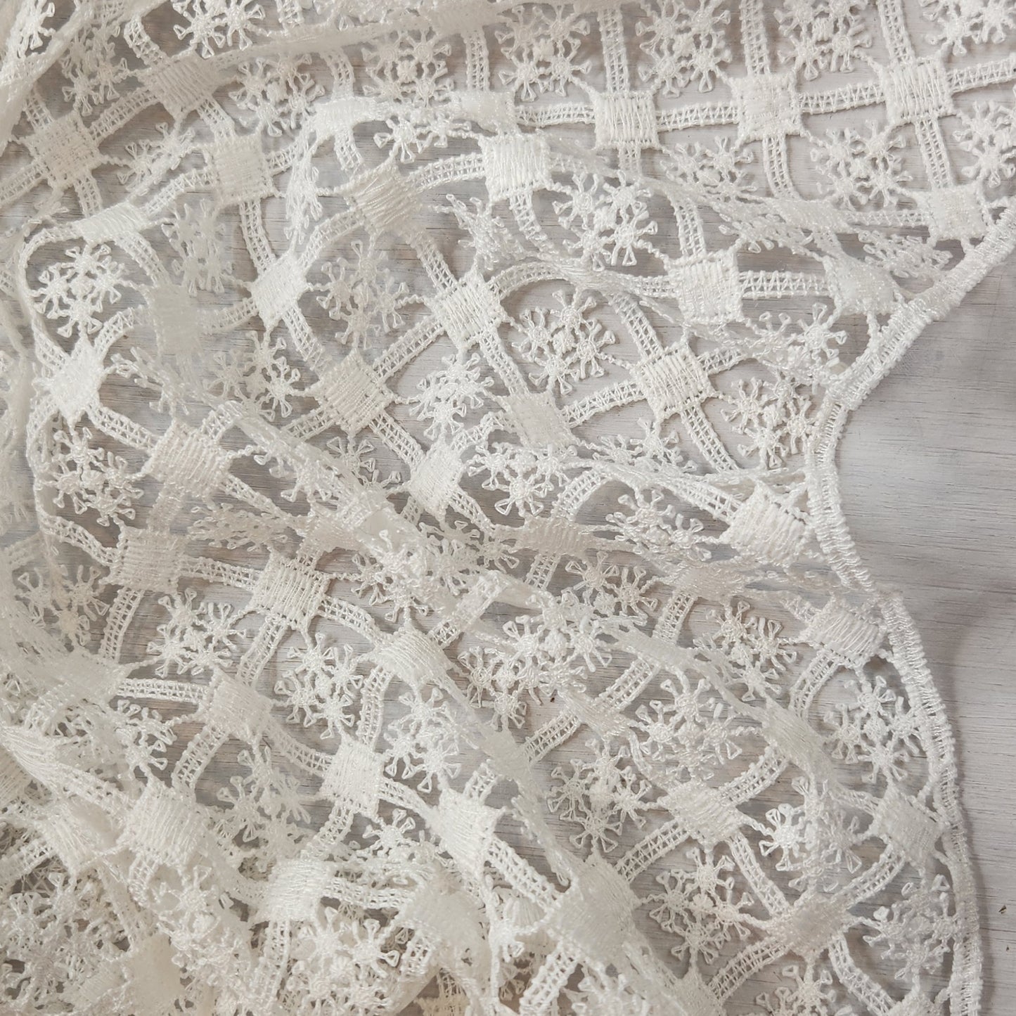 3.5m White snowflake soft drape guipure lace