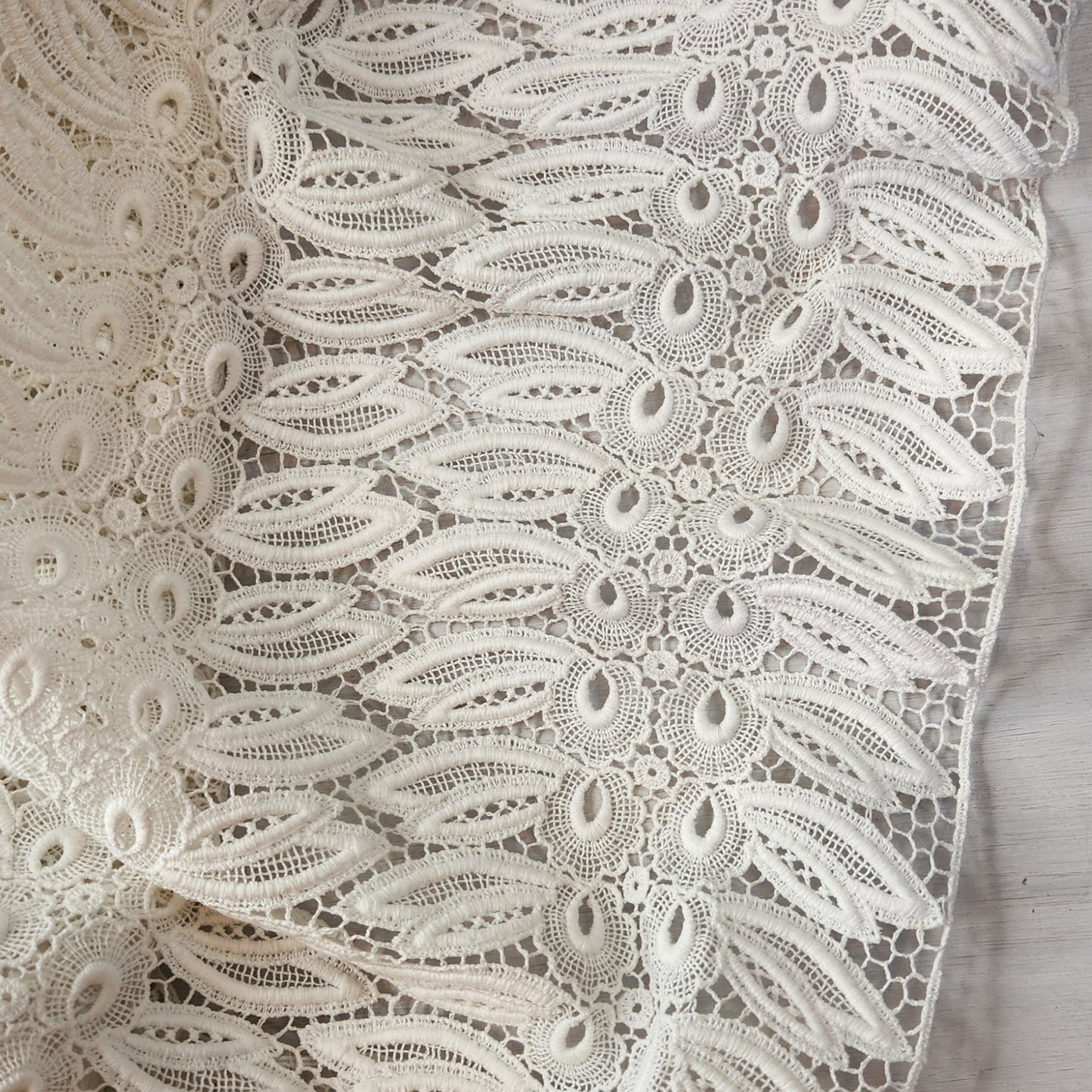 2.2m Polly white cotton guipure lace