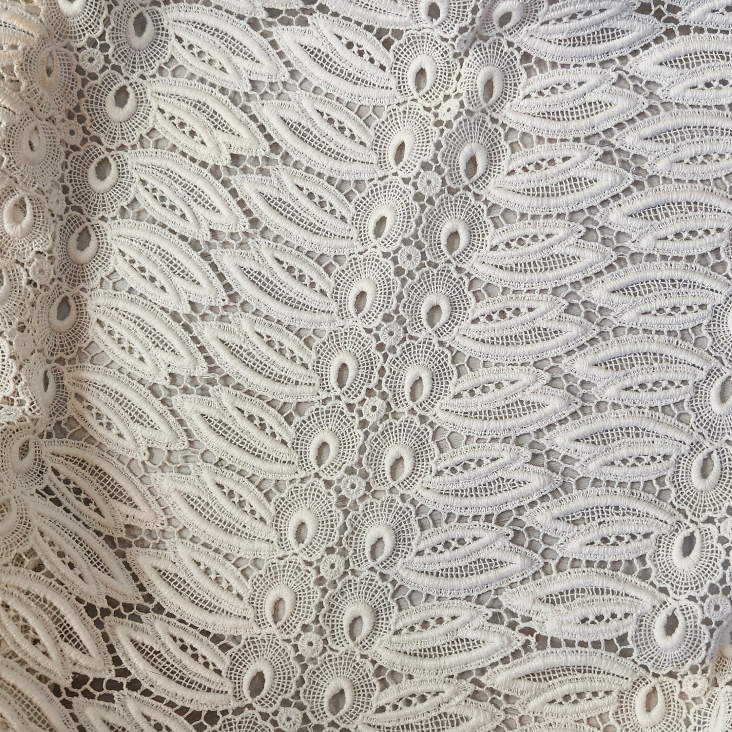 2.2m Polly white cotton guipure lace