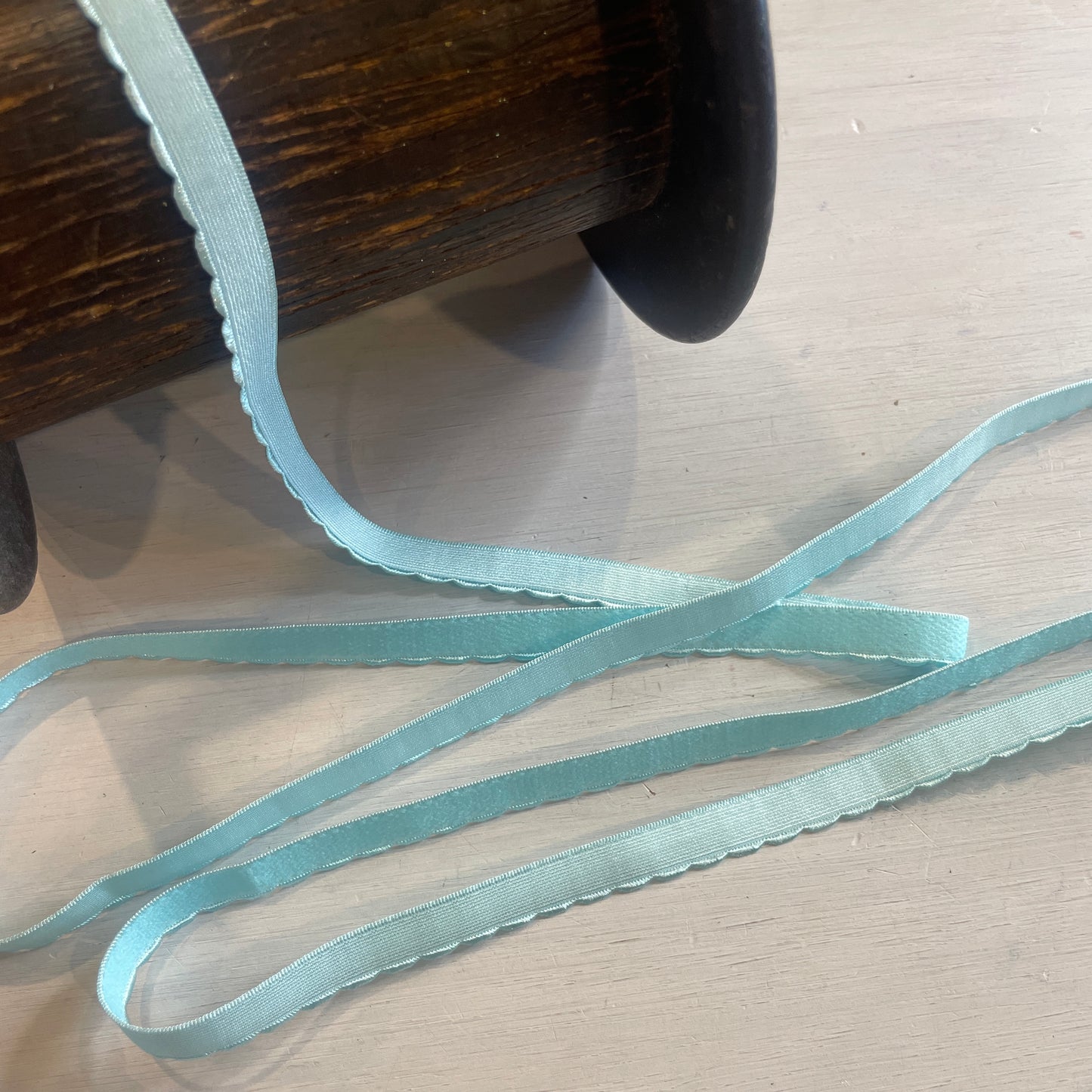 Blue topaz 10mm Plush Picot Elastic