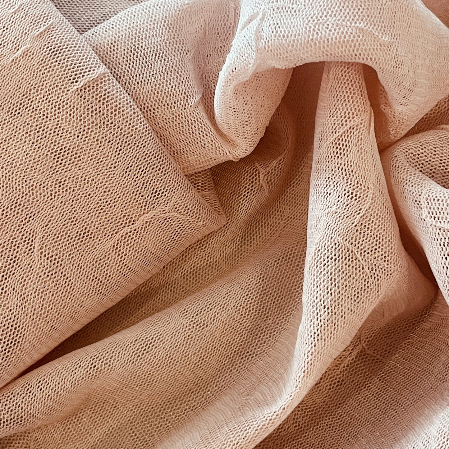 2.1m dusty pink crinkle mesh
