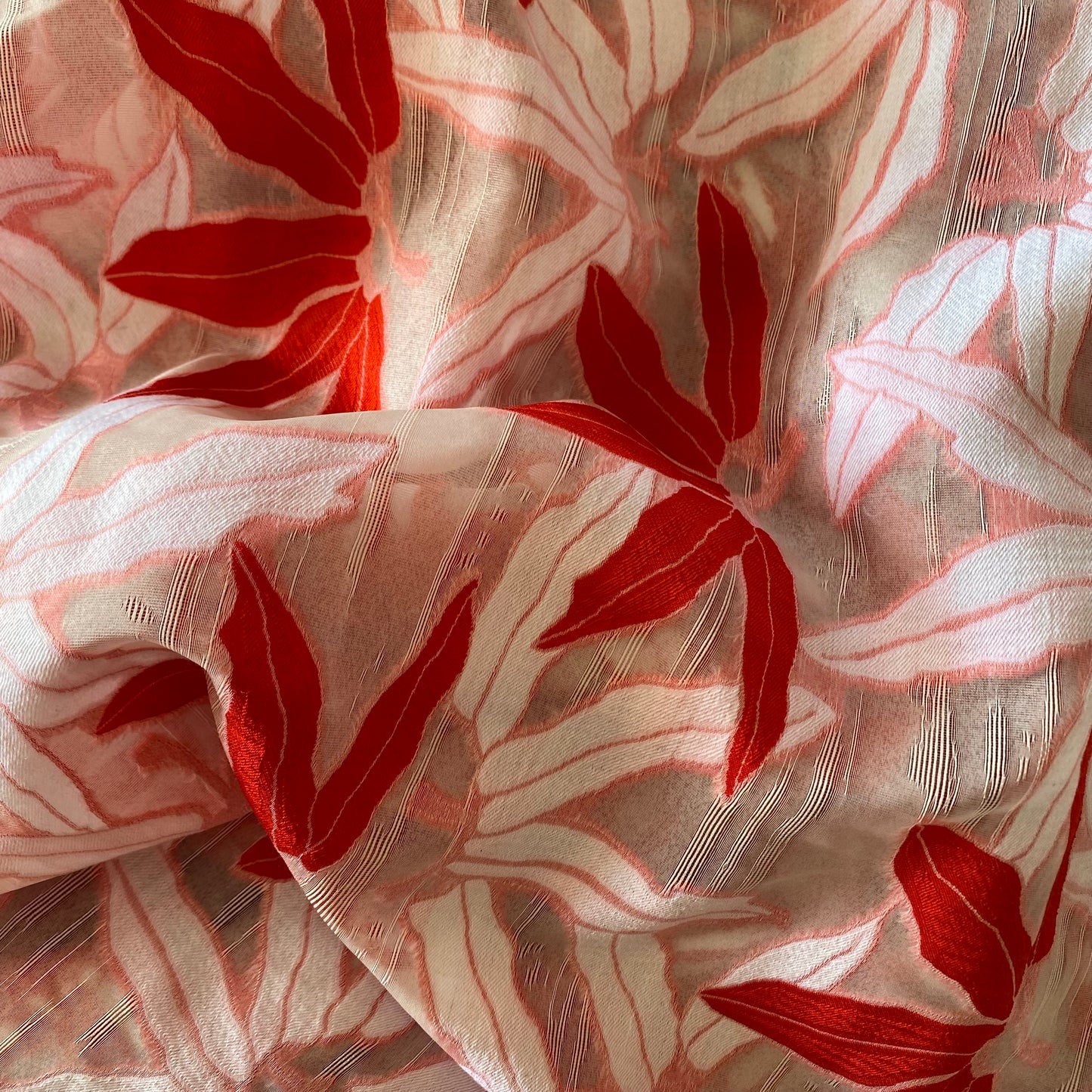 1.9 m Flame Flower Cut Pile Organza
