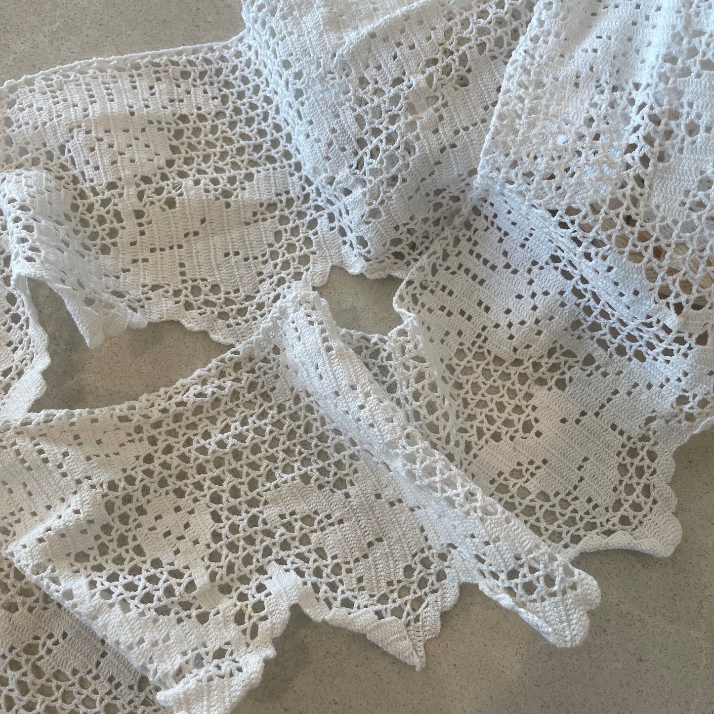 2.8m hand crochet vintage table cloth edging