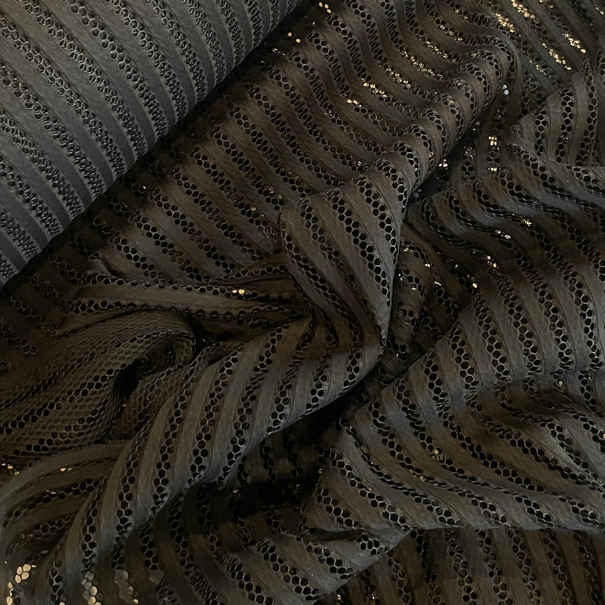 Samantha textured 3D stripe mesh