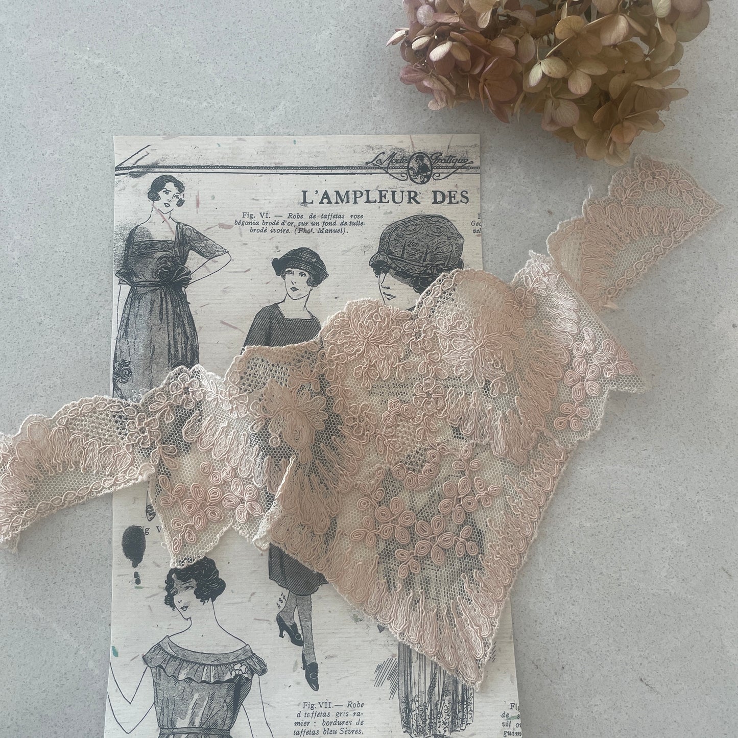 Vintage lingerie motif