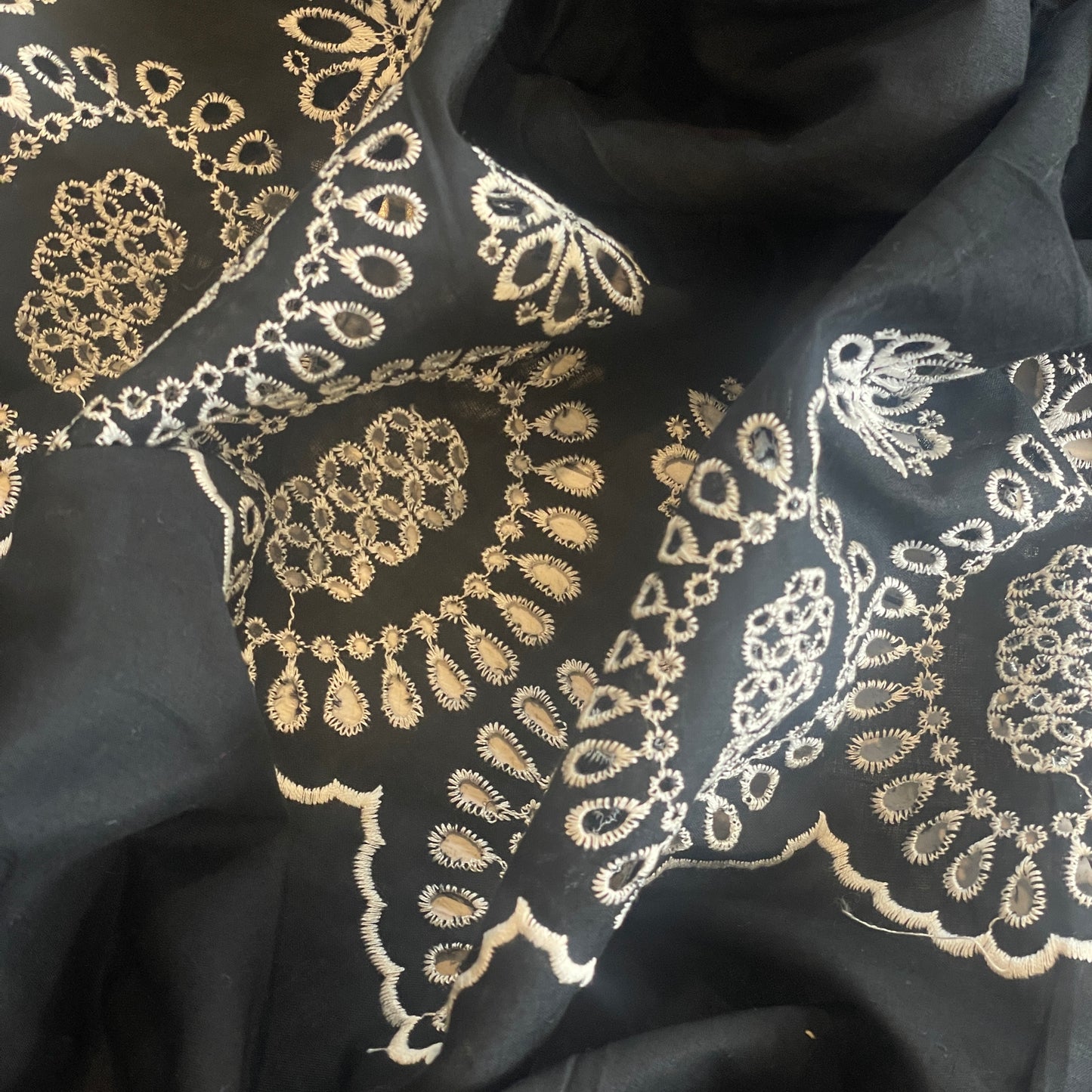 Sara Embroidered broderie