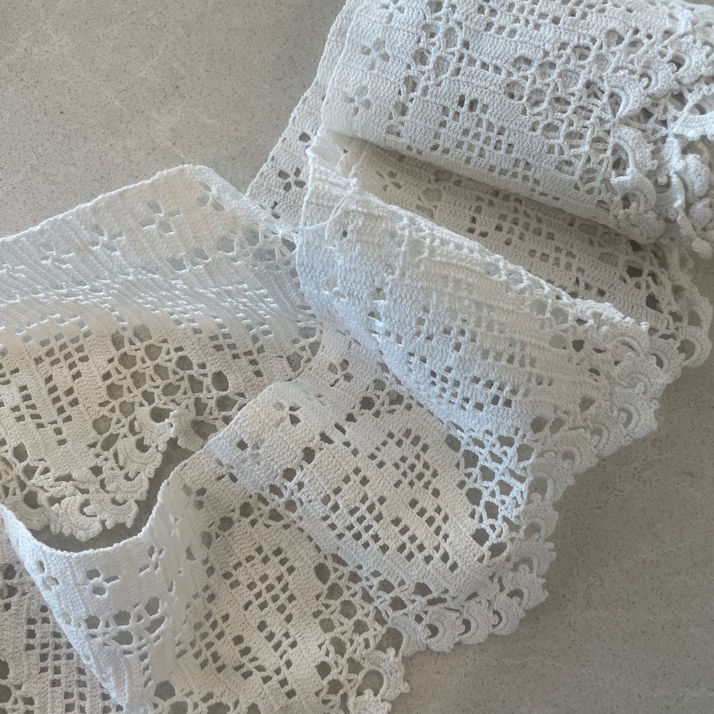 2.2m hand crochet vintage table cloth edging