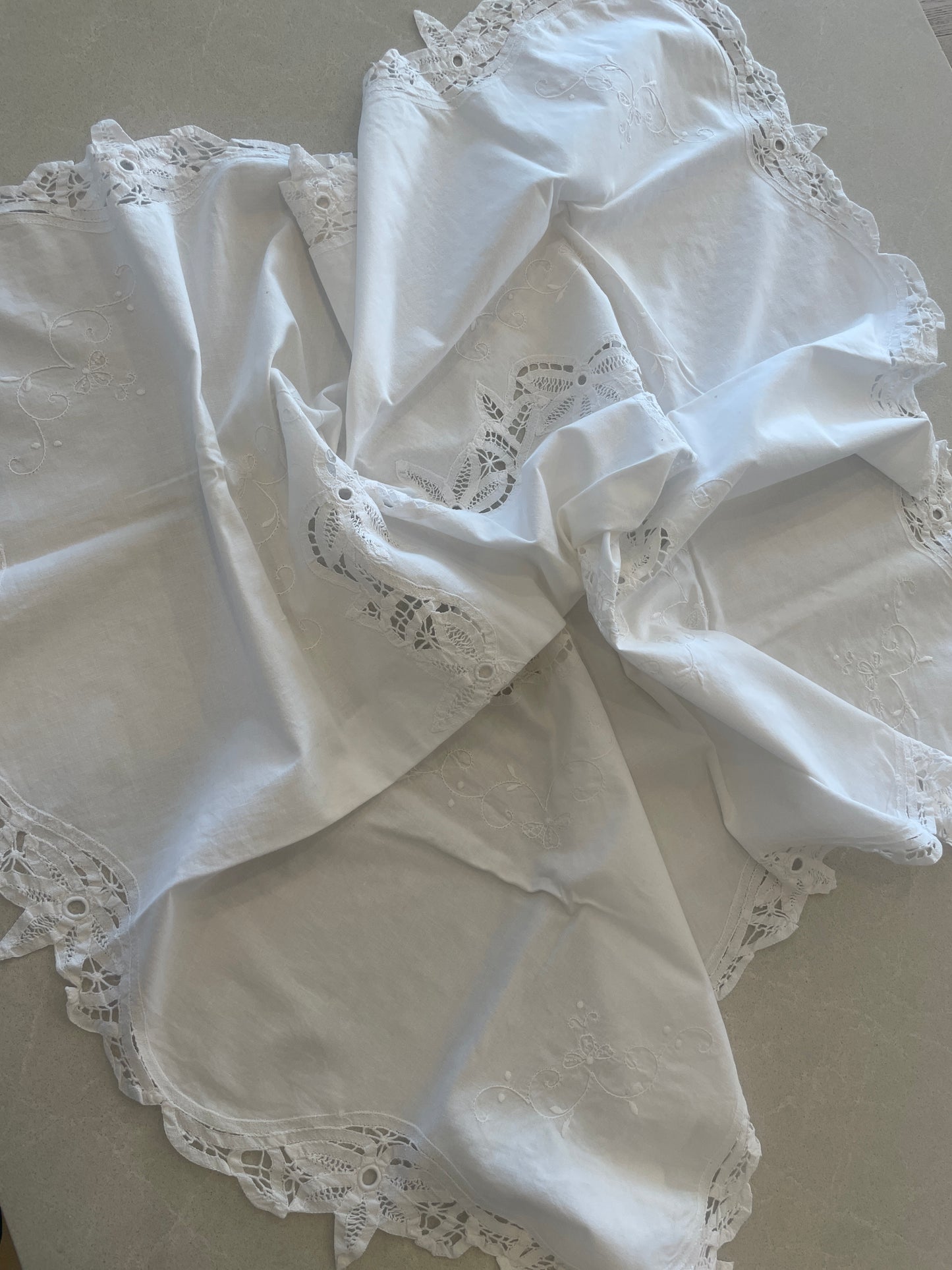 vintage battenburg lace tea cloth