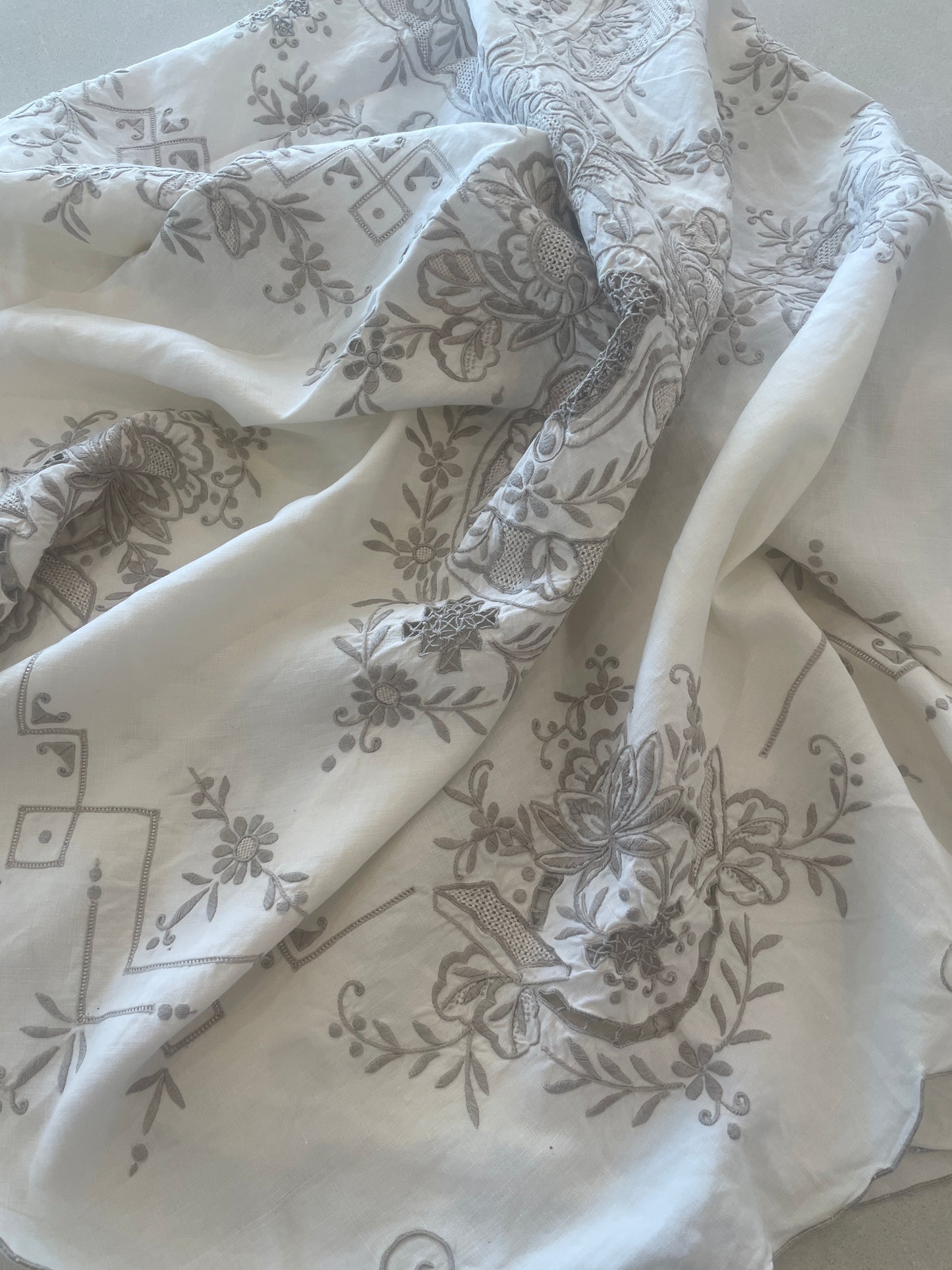 vintage embroidered round cloth
