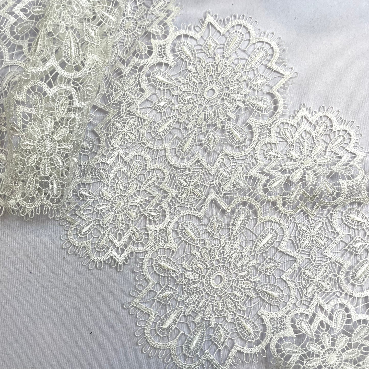 Double snowflake Trim white