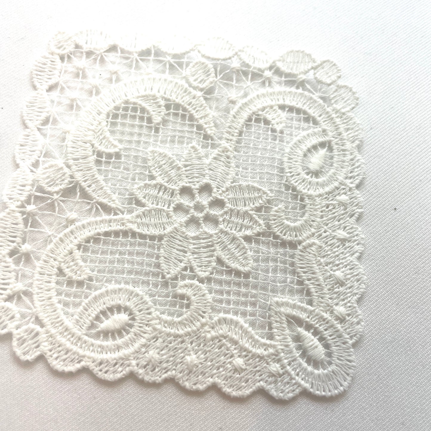 Flora Lace square motif