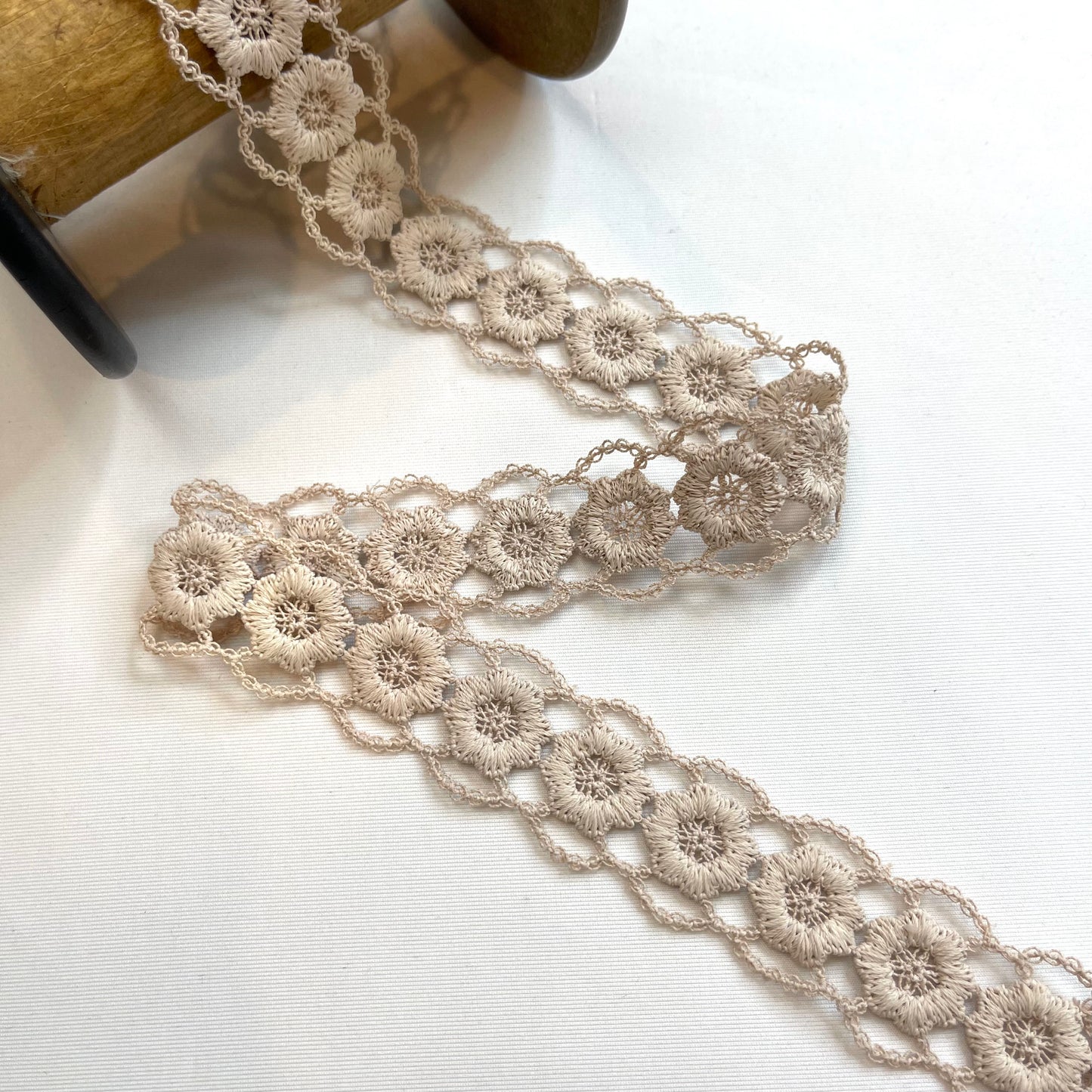 Flower Chain Mocha