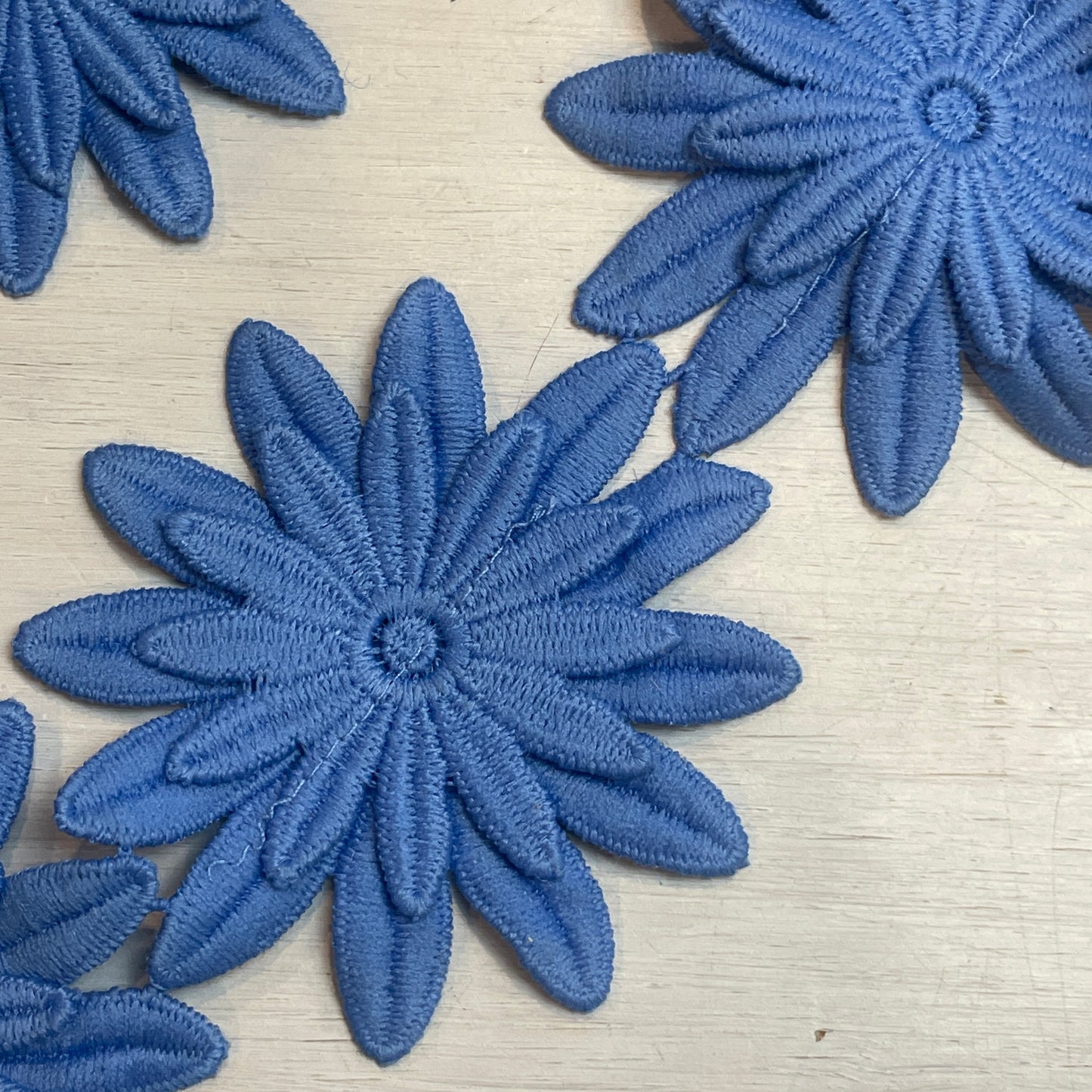 Wedgewood 3D daisy Guipure Trim