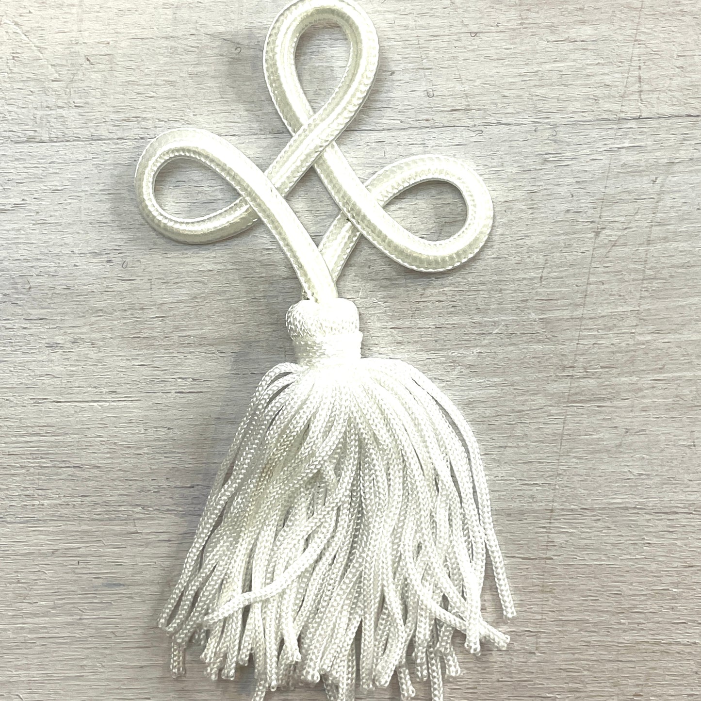 Small ivory ornate tassel 95mm
