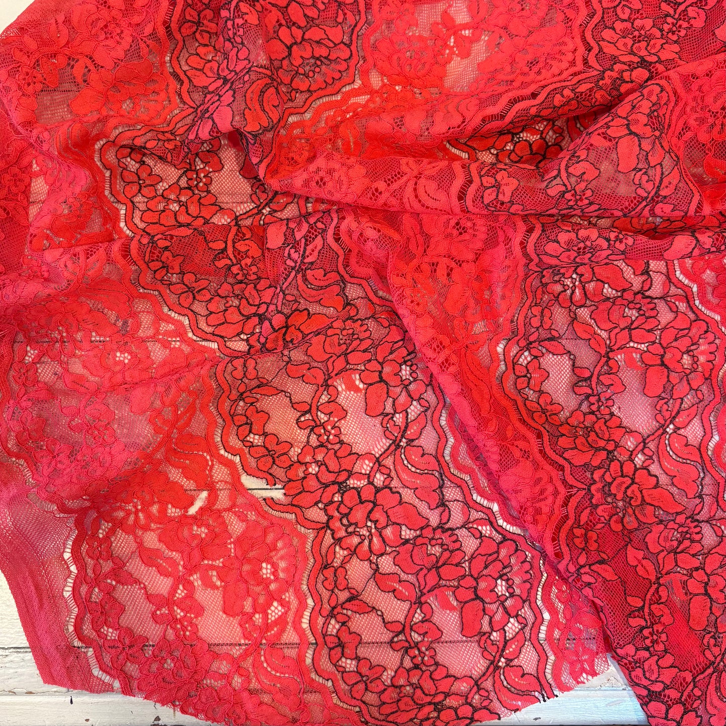 1m Red Lightly Corded Lace