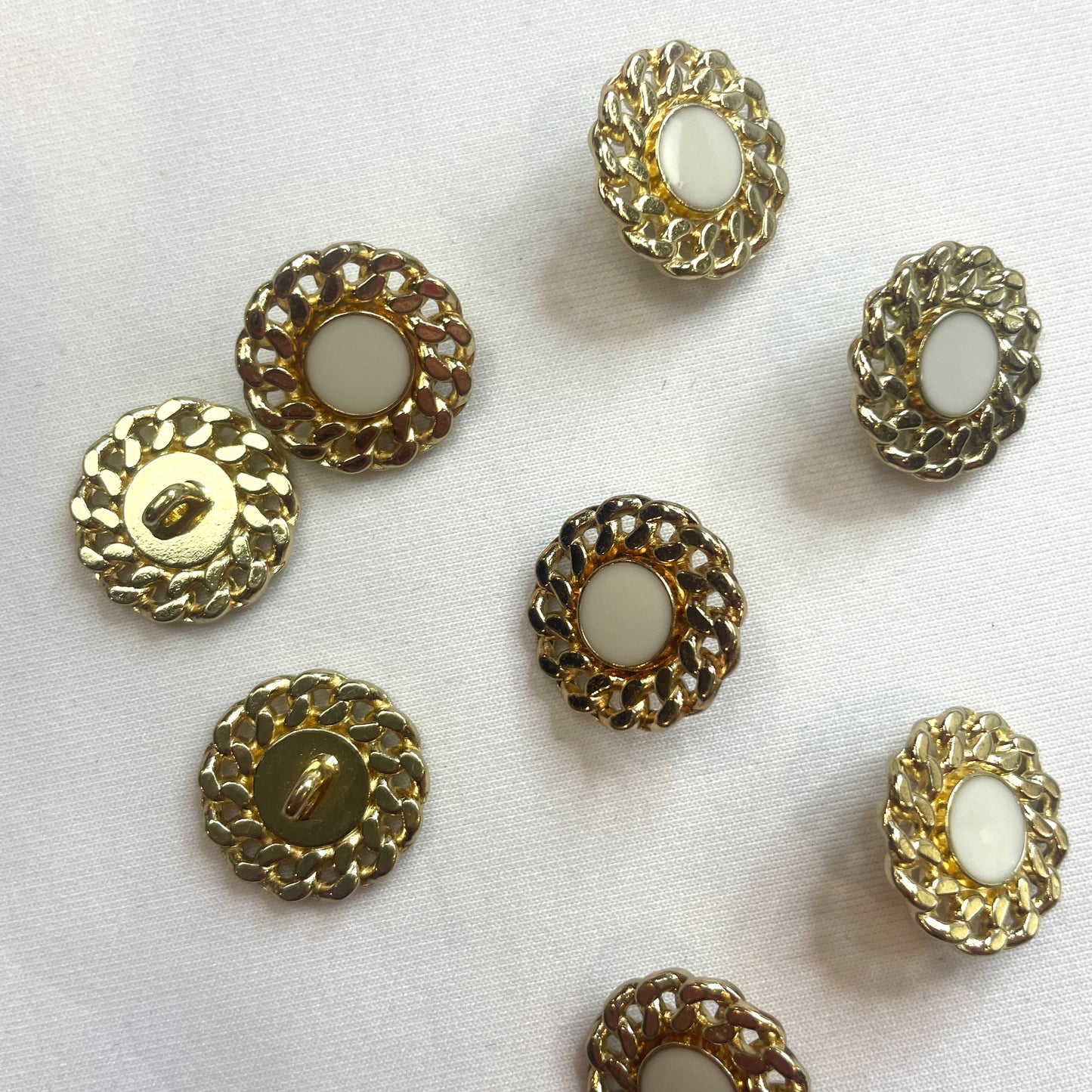 In chains shank button ivory small