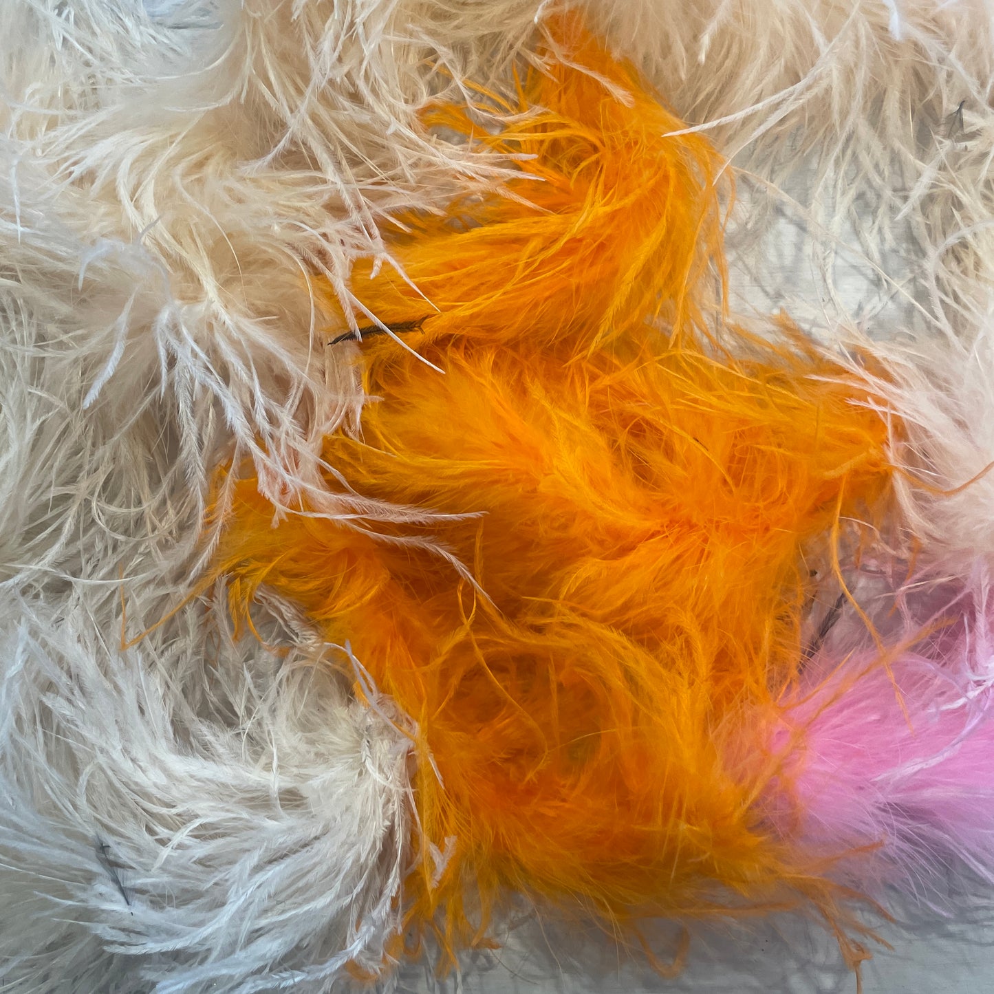 Assorted small lengths of ostrich feathers 1.6m total