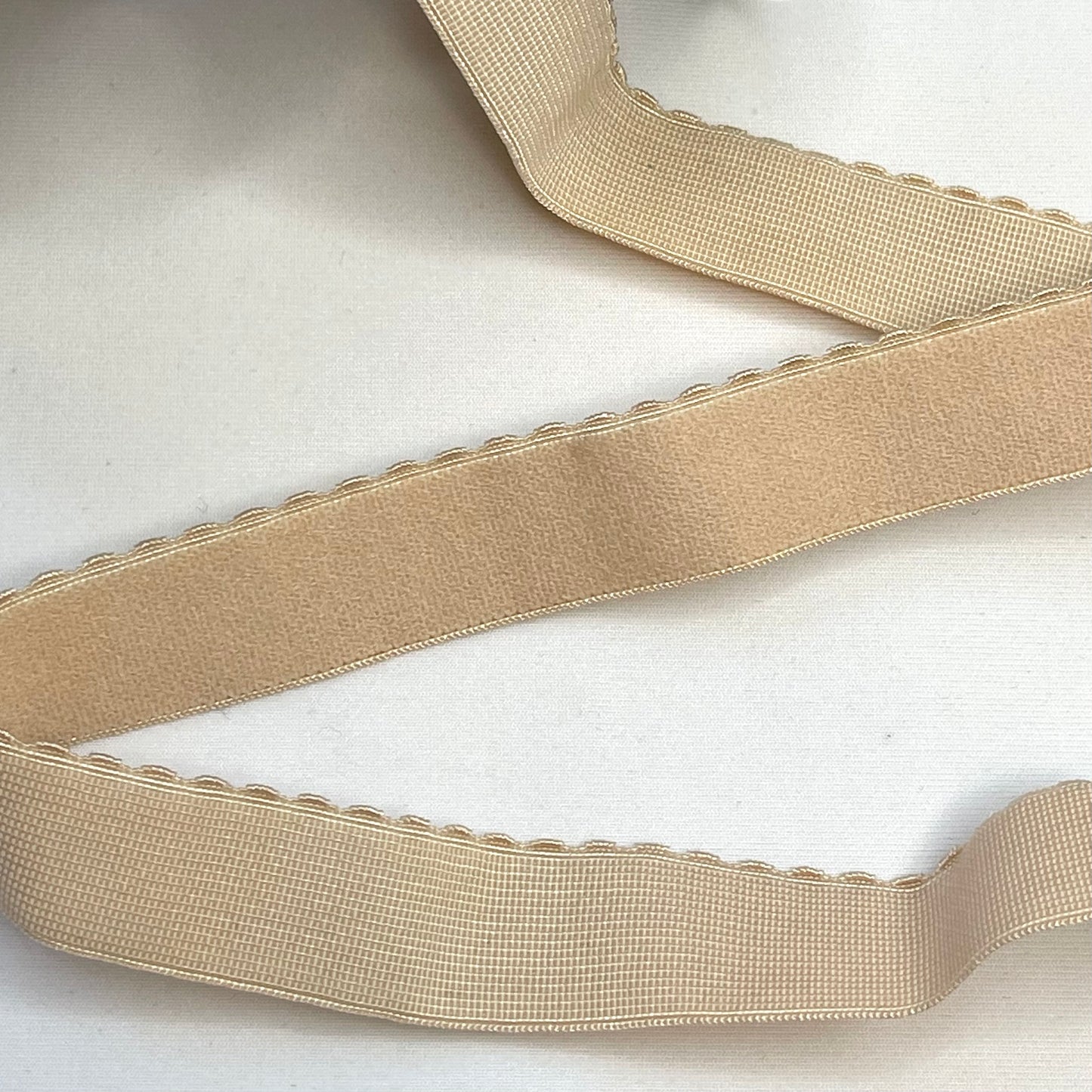 Champagne Plush Back 18mm Picot Elastic