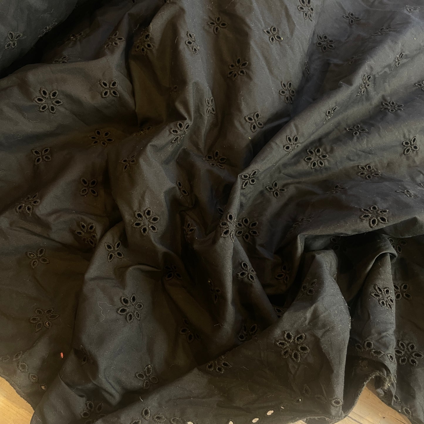 *SECOND Black daisy sprinkle broderie