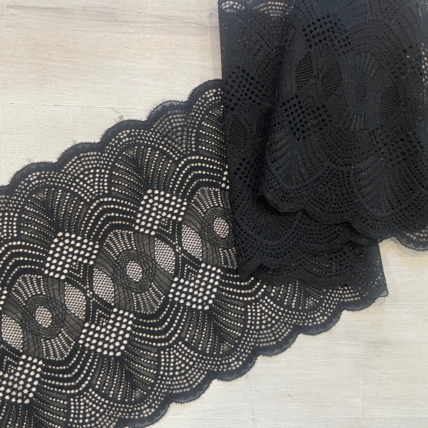 Black deco 18cm stretch lace