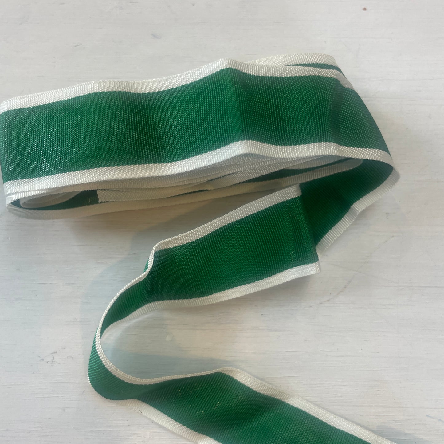 1.7 m green and white gros grain ribbon