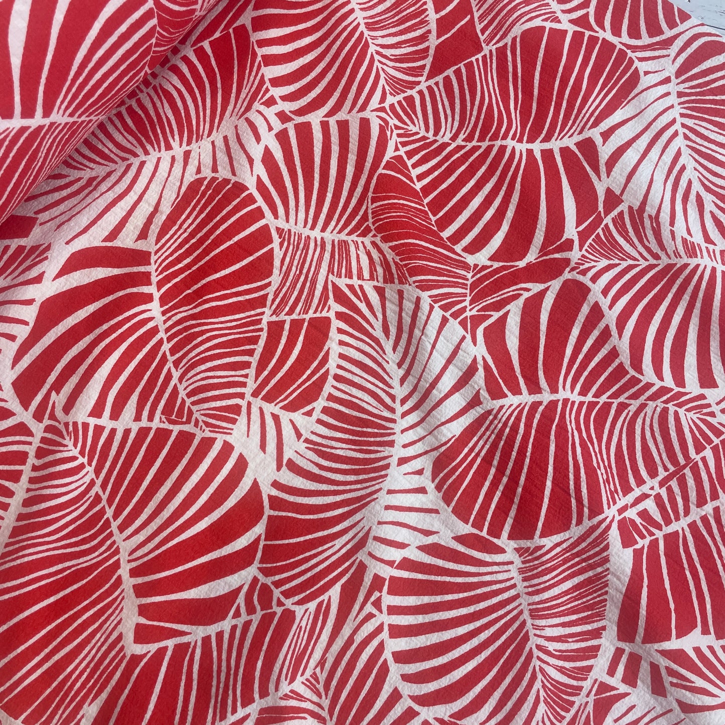 Jungle leaf red seersucker
