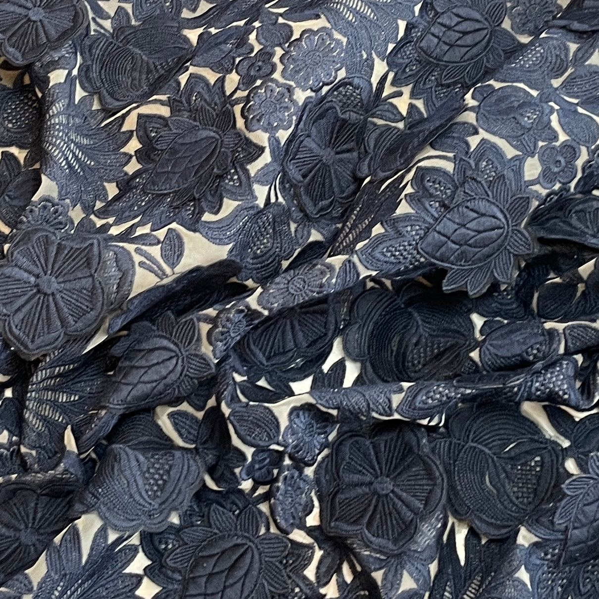 Lila navy 3D lace