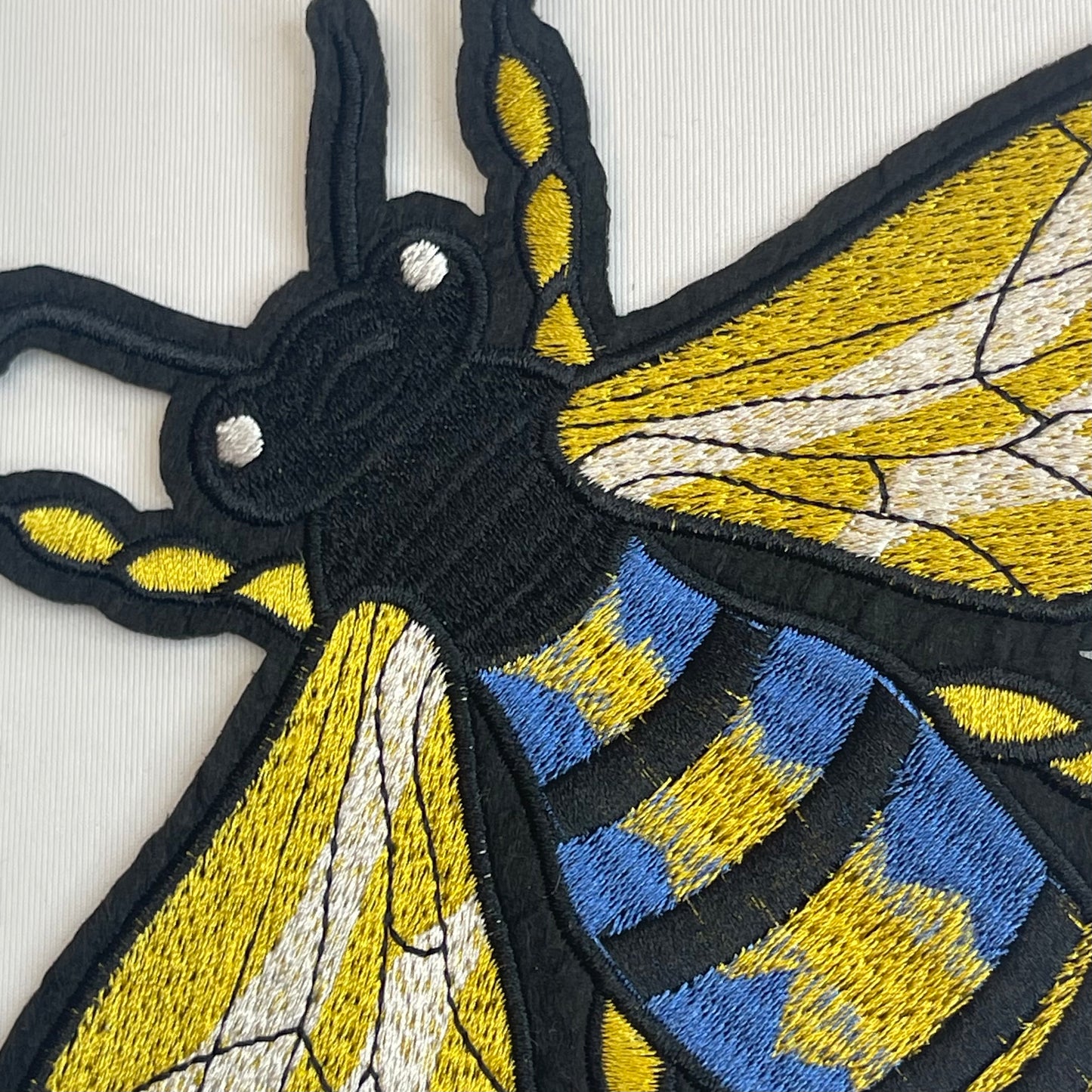 Bumble Bee Medium Iron-On Motif