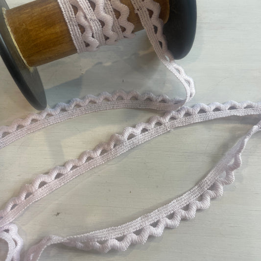 15mm pale mauve RicRac edging Trim