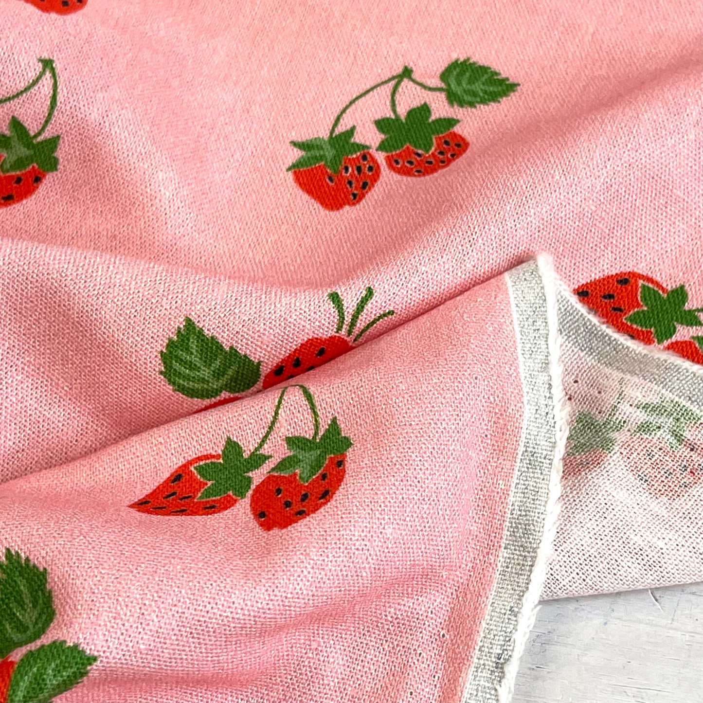 FABRIC GODMOTHER Strawberry Faire viscose linen