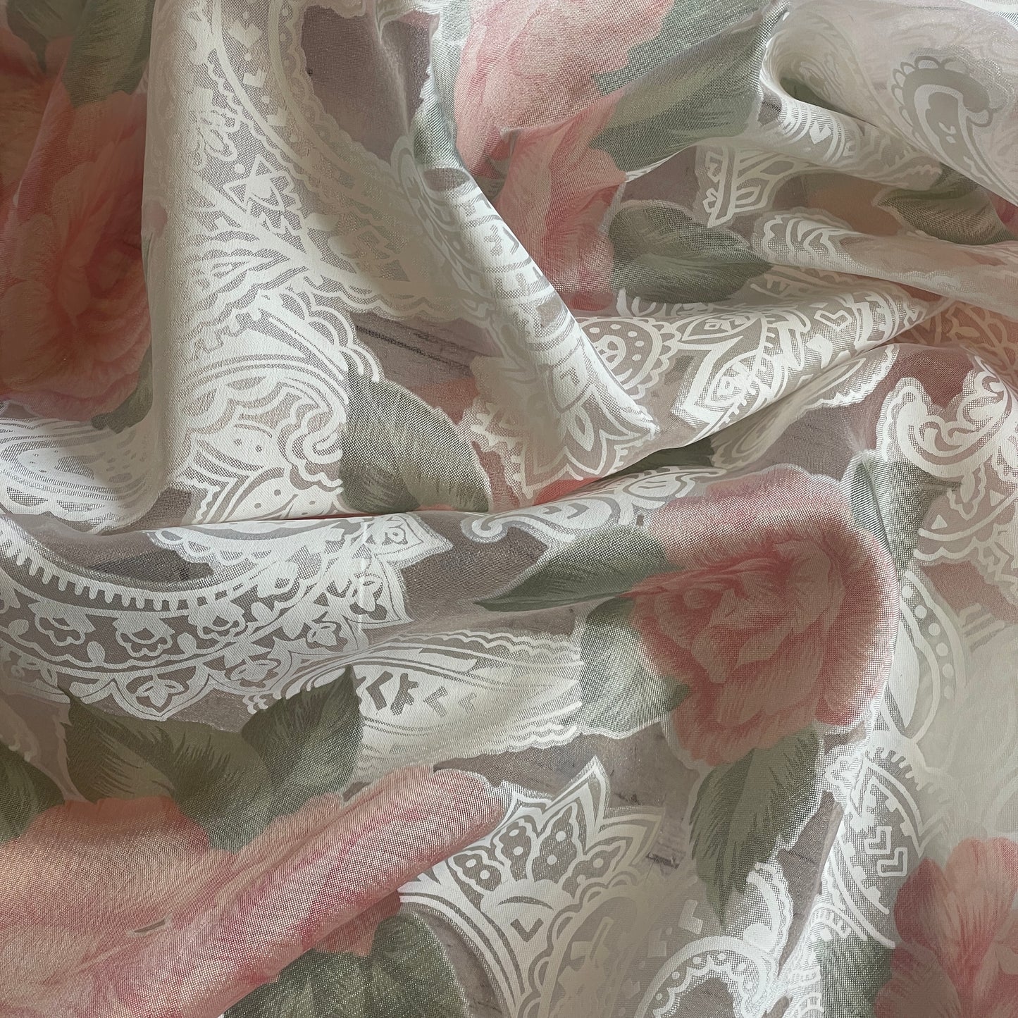 Paisley rose jacquard Organza
