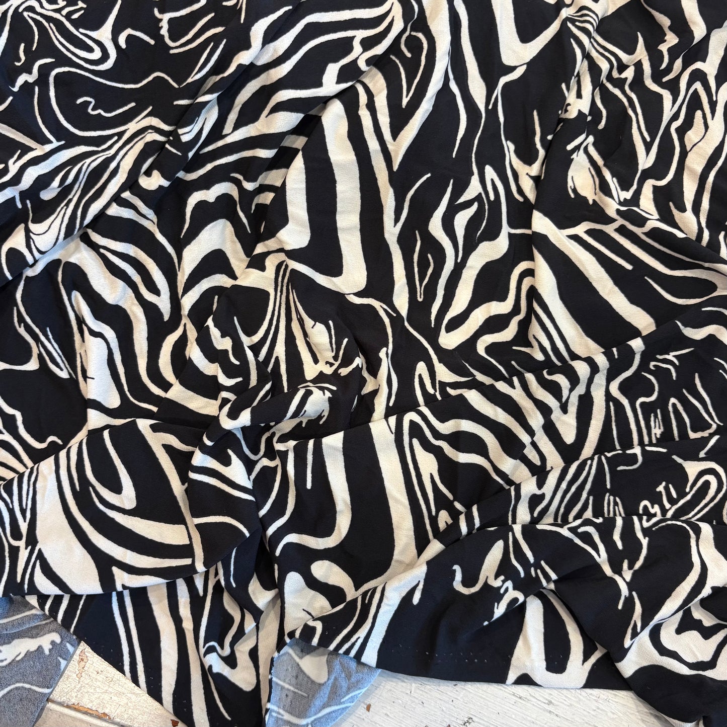 1.3m Black & Cream Swirls Jersey