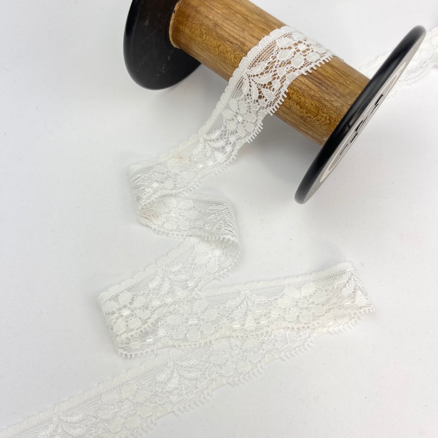 Daisy Floral Ivory 25mm Stretch Lace