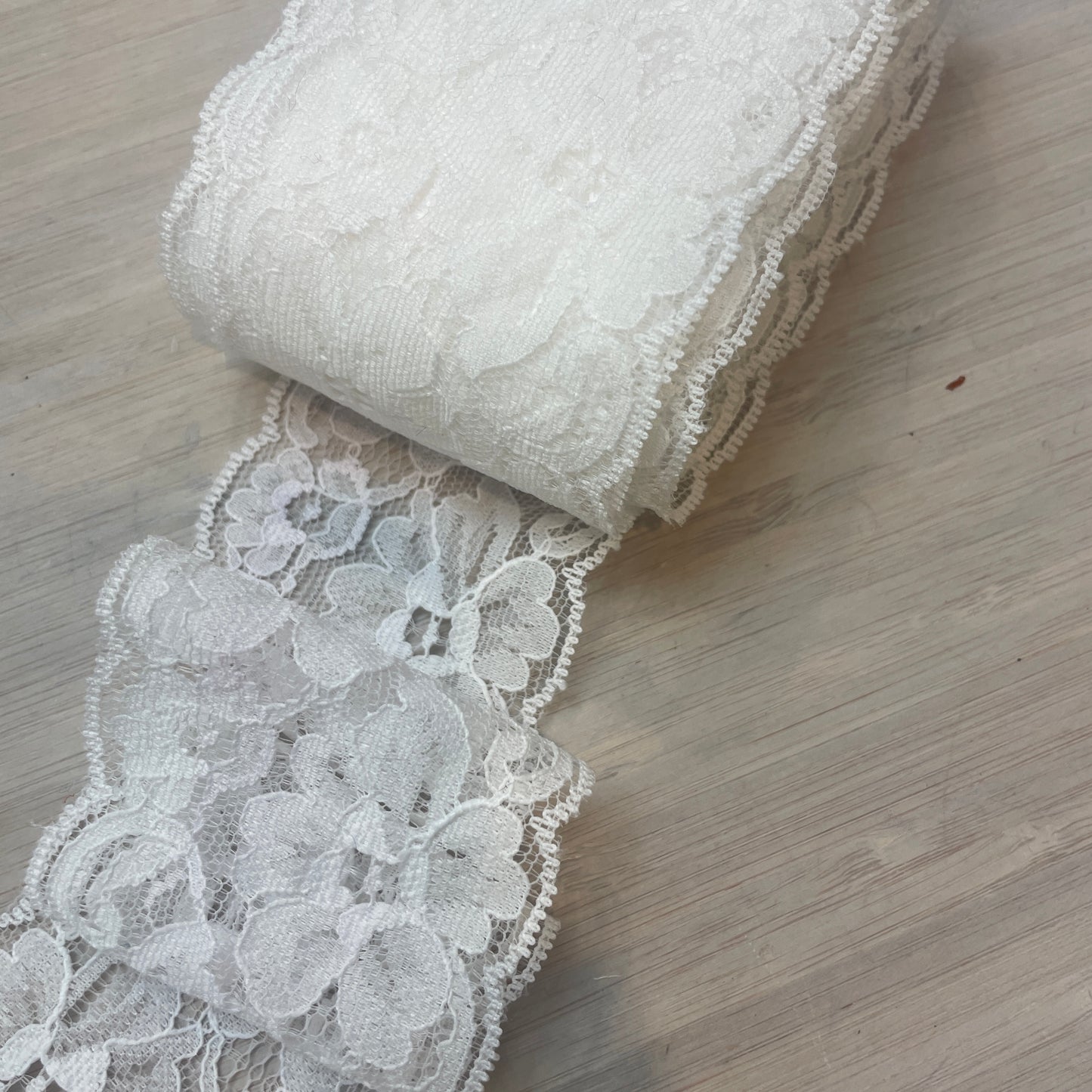 6 metres white nylon lace