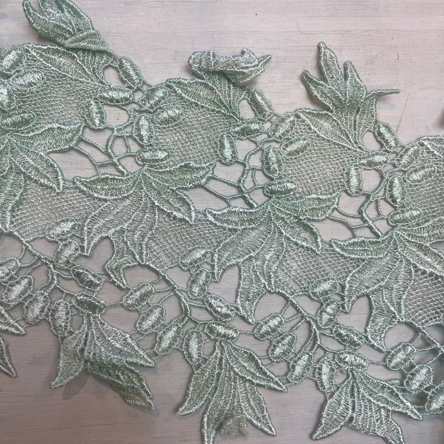 Spearmint leaves Guipure Trim
