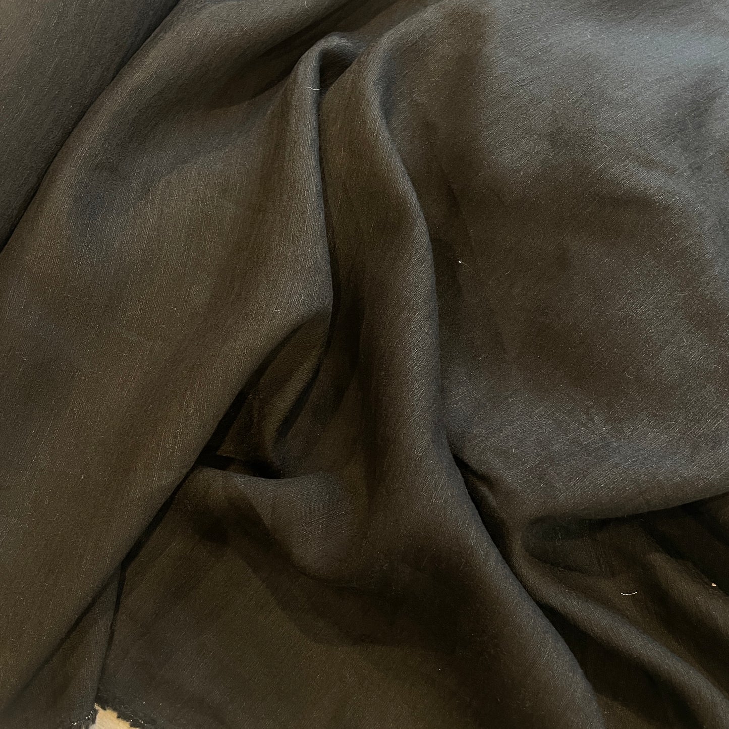 Noir Fine viscose slub weave