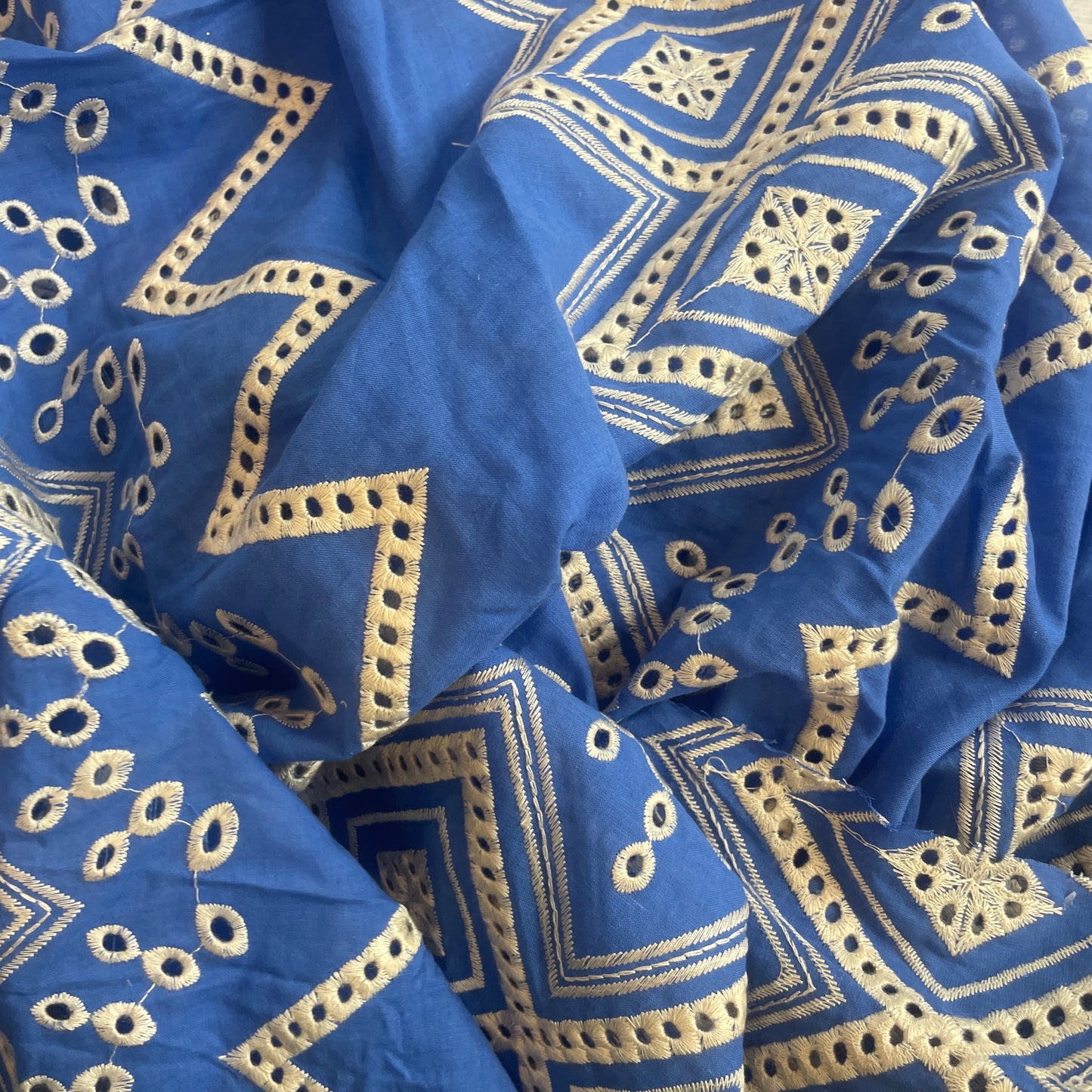 Sorento capri Embroidered broderie