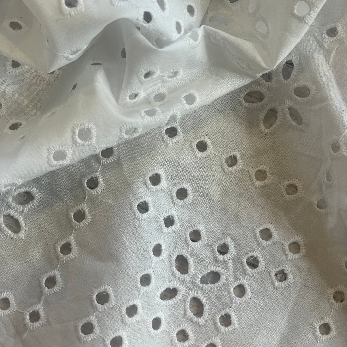Daisy squares Embroidered broderie