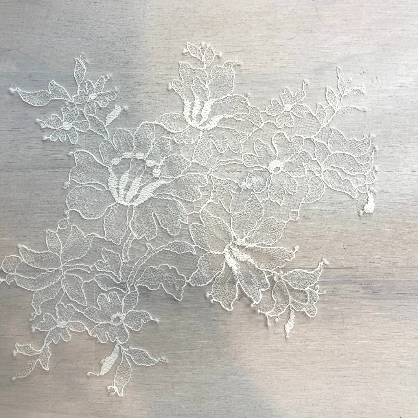 delicate flower trail motif
