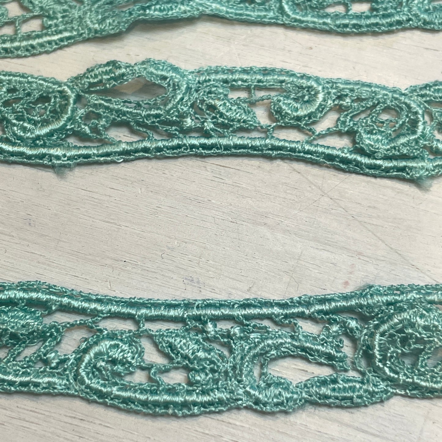 Bright Spearmint Fleur Guipure Trim