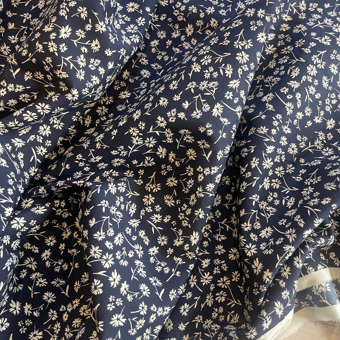 Falling daises navy Cotton Shirting