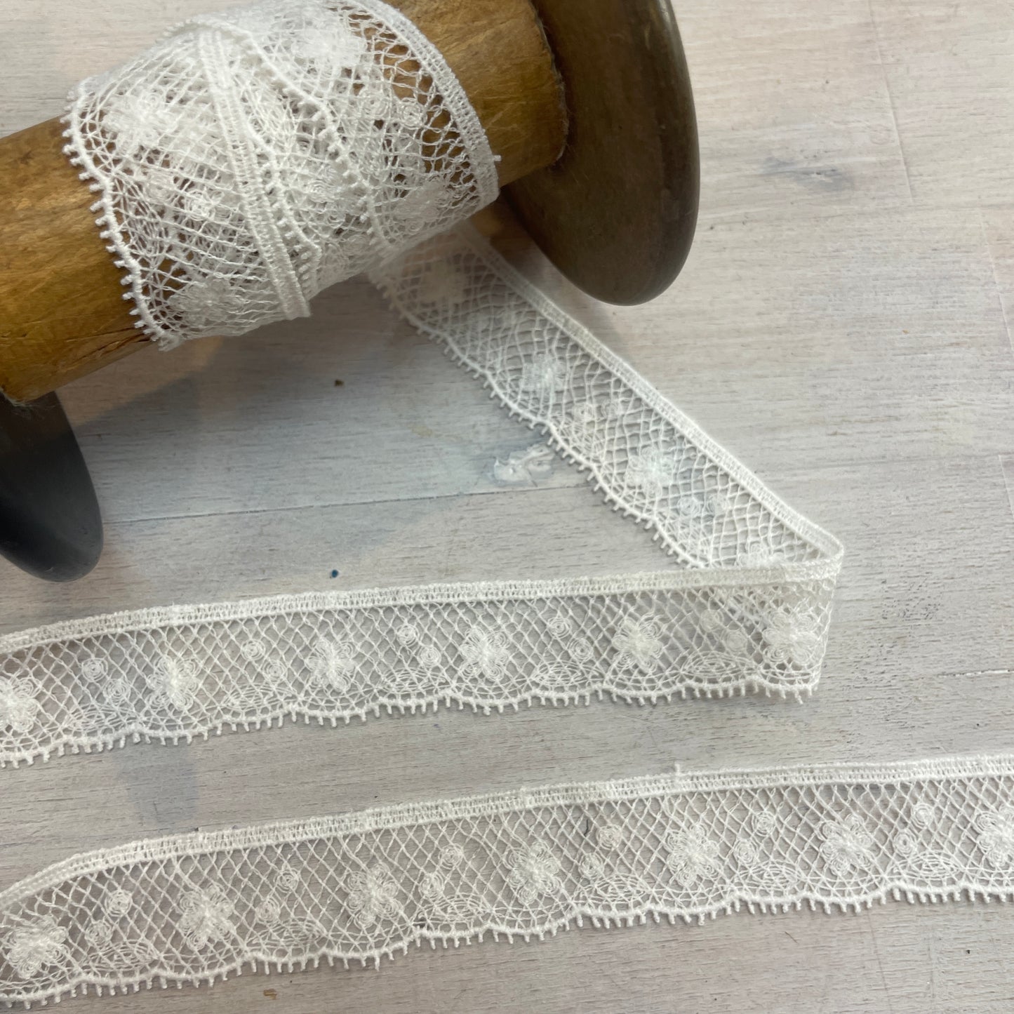 Daisy drop 22mm nylon lace