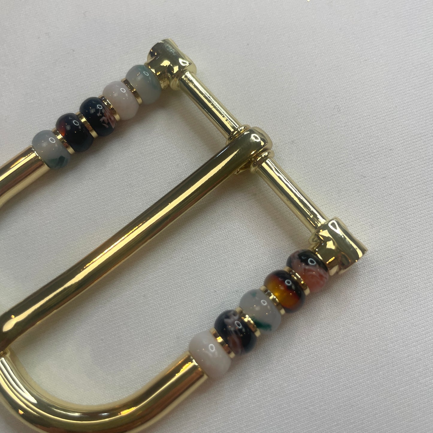 D shaped buckle with resin beads