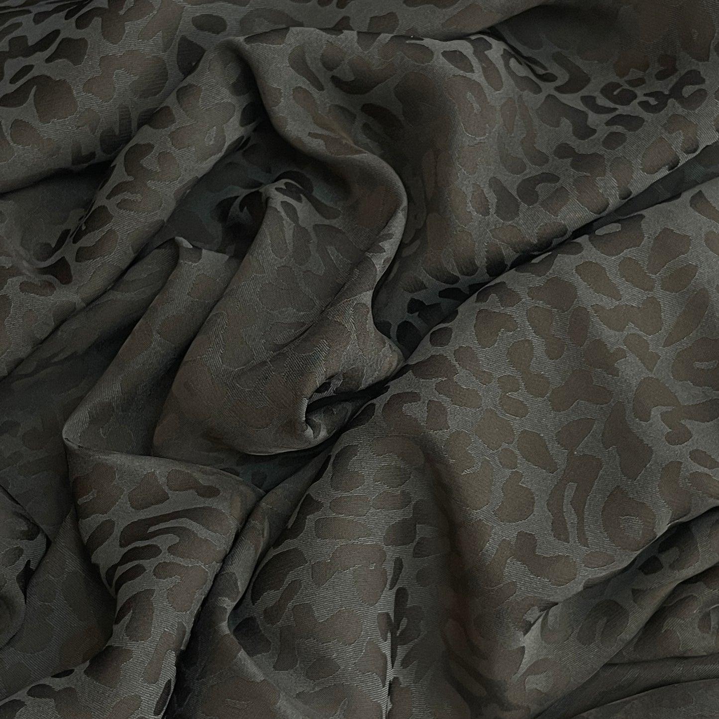 Midnight leopard jacquard Crepe de Chine