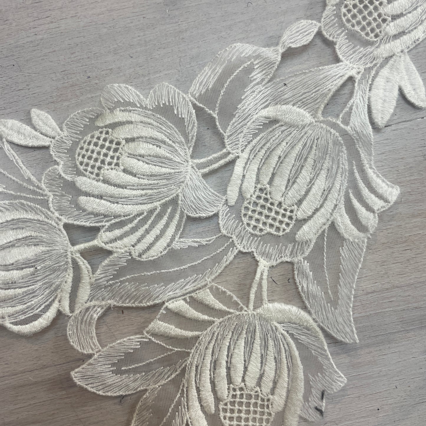 Ivory tulips vintage Swiss lace motiff