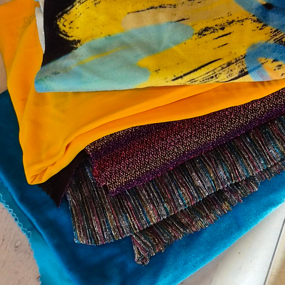 123. 5 pieces assorted lurex knits and velveteen