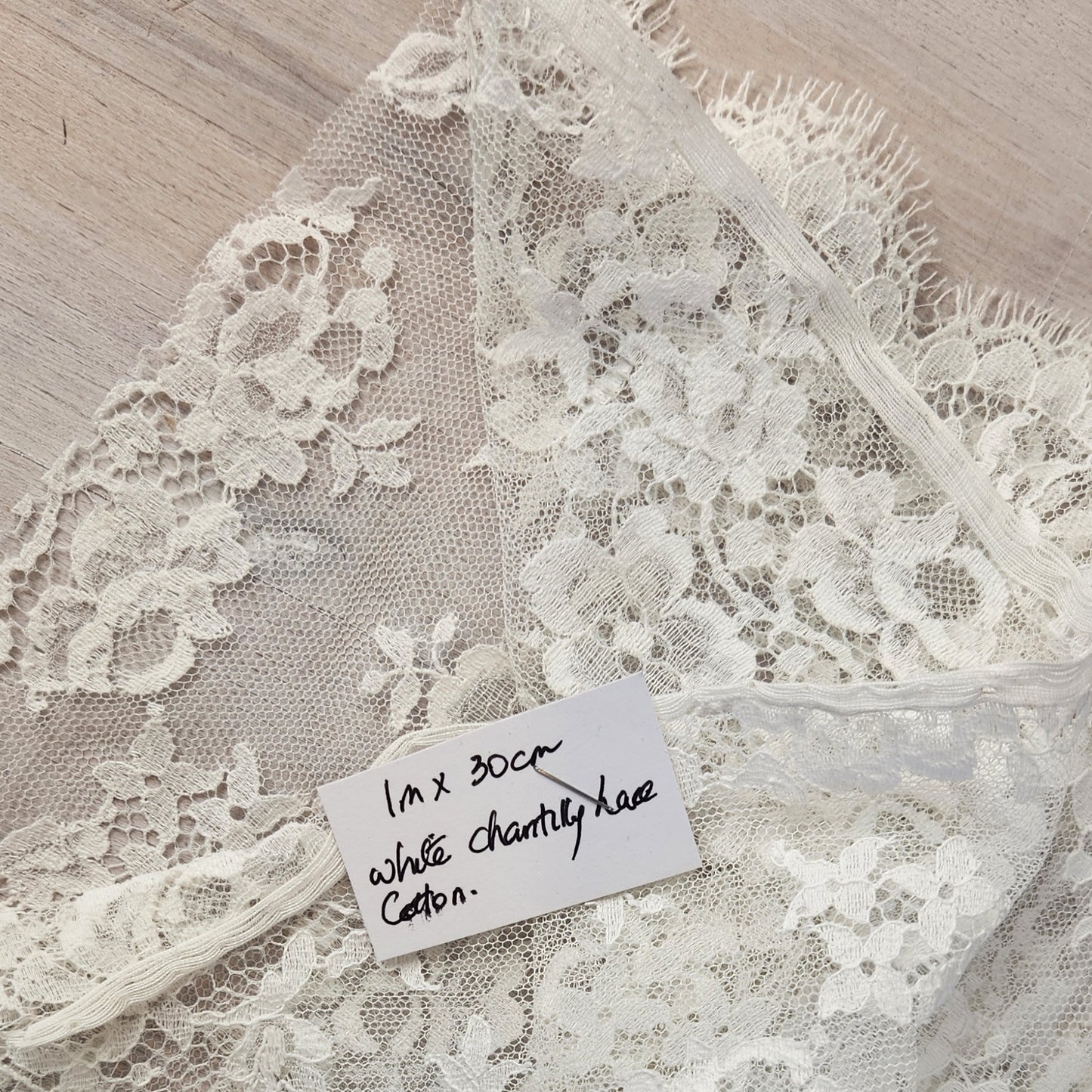 1m white chantilly lace