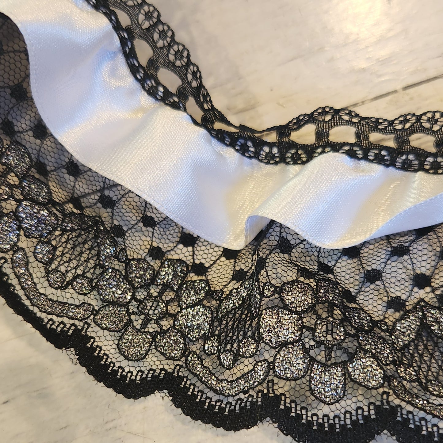 Roxanne frilled lace trim